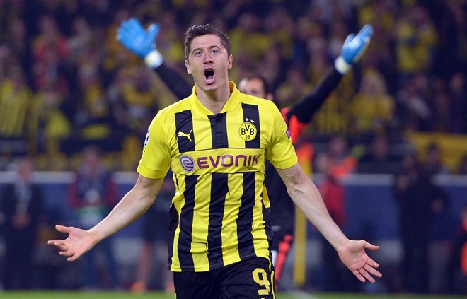 4. Robert Lewandowski (4 triệu bảng). Sát thủ người Ba Lan rõ ràng là bản hợp đồng thành công bậc nhất trong lịch sử BVB. Lewandowski có 4 lần đoạt danh hiệu Vua phá lưới Bundesliga. Hiện tại, anh là nhân tố chủ lực trên hàng công Bayern Munich.