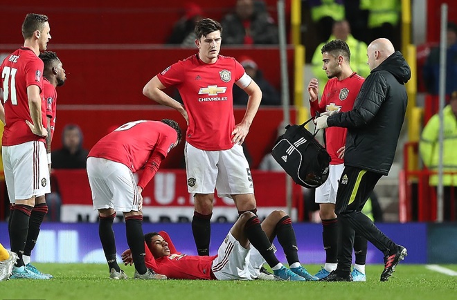 Điểm gợn lớn nhất trong chiến thắng của Man United nằm ở Marcus Rashford. Tiền đạo người Anh được tung vào sân ở phút 64 thay thế Daniel James. Tuy nhiên, đến phút 80, Rashford không may dính chấn thương.