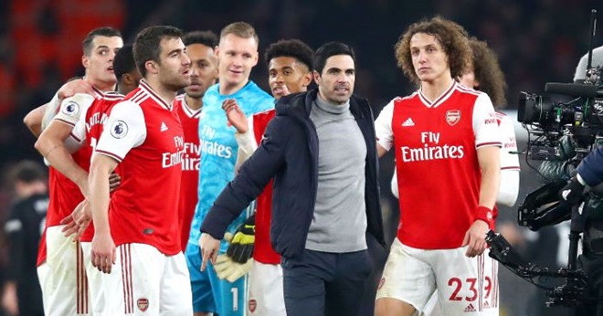 Ảnh bài viết Fan Arsenal thể hiện tình cảm với các cầu thủ trước trận gặp Bournemouth