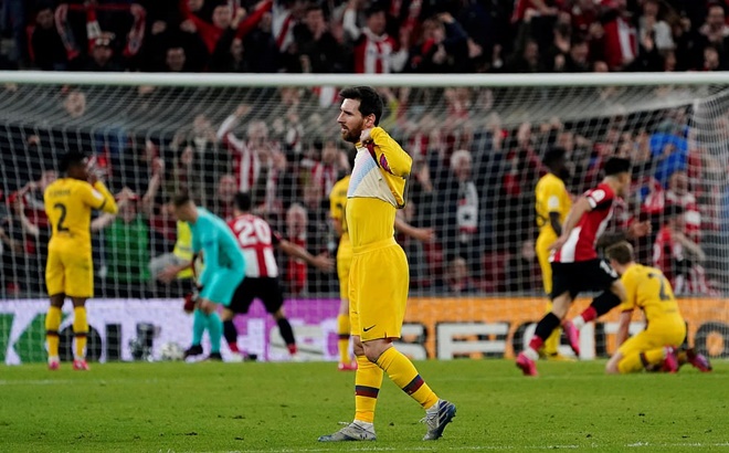 "Tất nhiên kịch bản thông thường là Messi sẽ kết thúc sự nghiệp tại Barcelona. Tuy nhiên, nếu ngày nào đó, anh ấy gọi điện thoại đến chúng tôi, chúng tôi sẽ mở cửa cho anh ấy," Ferran Soriano, Giám đốc điều hành CLB Man City chia sẻ vào năm 2016.