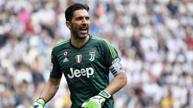 Buffon trong màu áo Juventus.