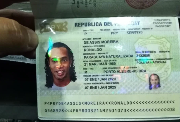 Hộ chiếu giả của Ronaldinho xác nhận anh là công dân Paraguay.