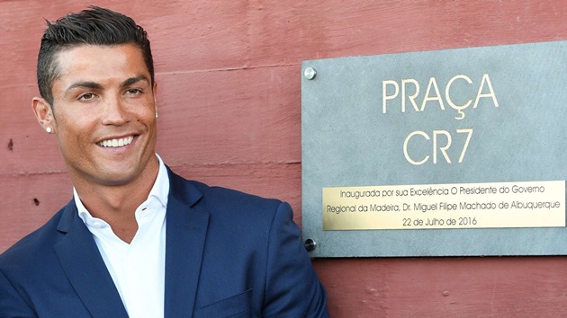 Ảnh bài viết CHÍNH THỨC! Ronaldo trở thành tỷ phú đầu tiên của bóng đá thế giới