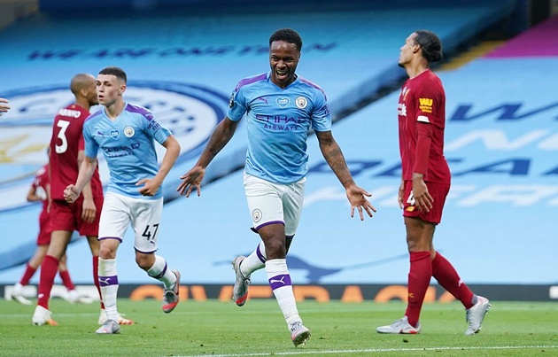Phil Foden kiến tạo thuận lợi cho Sterling xâm nhập vòng cấm Liverpool, tiền đạo người Anh loại bỏ Gomez và sút tung lưới thủ thành Alisson.