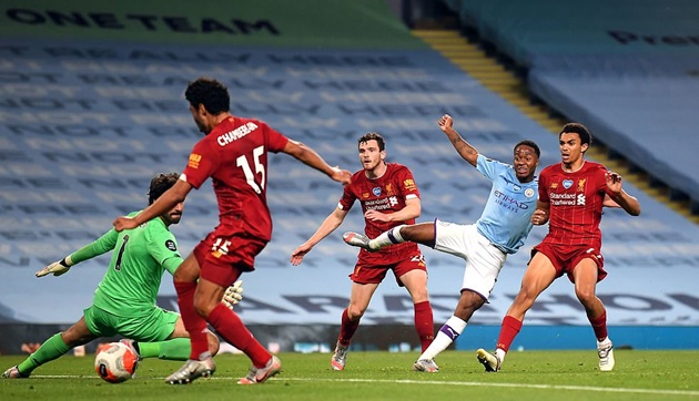 Phút 66, Sterling loại bỏ Andrew Robertson, xuất sắc hạ gục thủ thành Alisson, tuy nhiên người chạm bóng cuối cùng là Alex Oxlade-Chamberlain. Một pha phản lưới nhà khá tệ hại của cựu sao Arsenal.