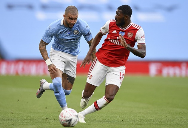 Sau bàn thua ở phút 19, Man City dâng cao đội hình, tạo sức ép về phía khung thành Arsenal. Mặc dù vậy, các ngôi sao tấn công đẳng cấp của nhà cựu vô địch EPL đã trải qua một ngày làm việc kém sắc sảo.