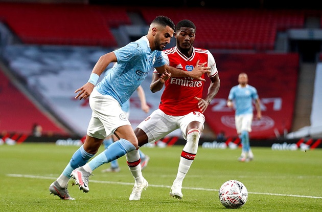Riyad Mahrez và Raheem Sterling trở lại giúp hành lang hai cánh Man City trở nên linh hoạt, biến ảo và giàu sức tấn công hơn.