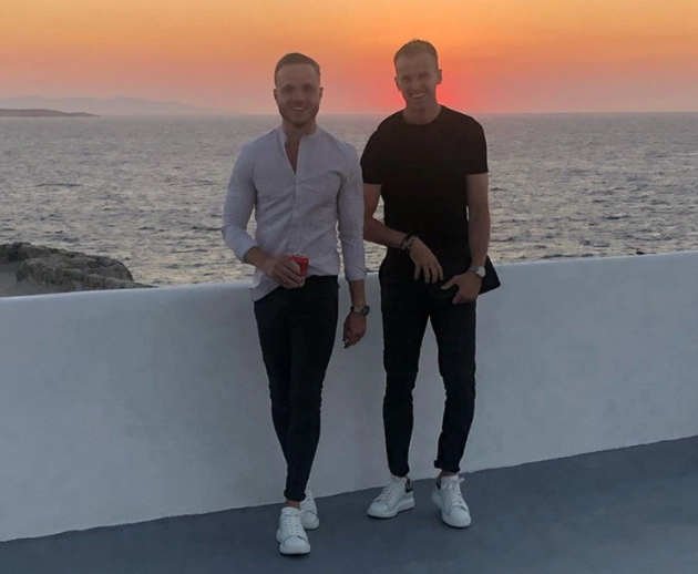 Ngôi sao Arsenal, Rob Holding tận hưởng buổi tối ấm áp tại Mykonos.