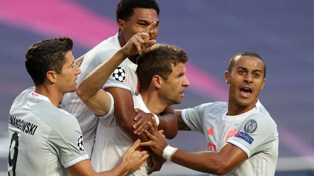 8. Tiền vệ: Thomas Muller (Bayern Munich). Muller hồi sinh mạnh mẽ dưới triều đại HLV Hans-Dieter Flick. Nhà cựu vô địch thế giới trở thành nguồn sáng tạo nơi hàng tiền vệ Bayern.