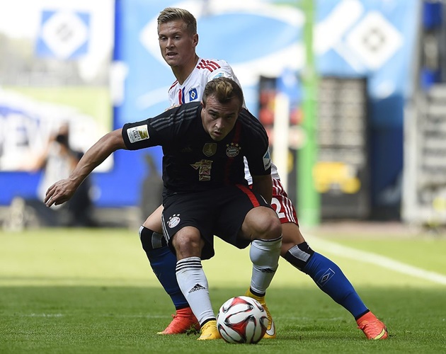 4. Xherdan Shaqiri. Ngôi sao người Thụy Sĩ sở hữu chiều cao khiêm tốn nhưng bù lại, anh có thân hình khá rắn rỏi cùng đôi chân to ấn tượng. Tương lai của Shaqiri bị đặt dấu hỏi lớn mùa hè này khi báo chí xứ sương mù dự đoán anh sẽ rời khỏi sân Anfield. Dưới triều đại Jurgen Klopp, Shaqiri dường như trở thành "kép phụ" trên băng ghế dự bị.