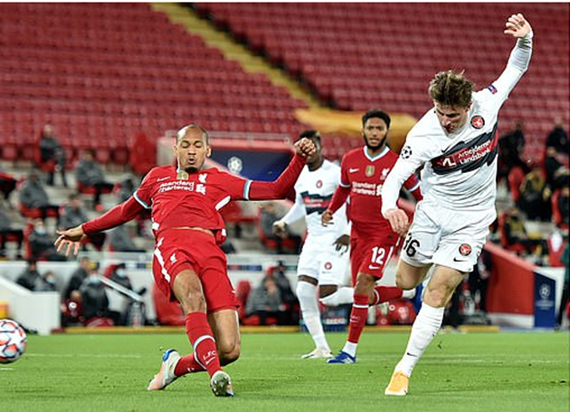 Liverpool tiếp đón đội bóng Đan Mạch Midtjylland tại lượt trận thứ 2 bảng D Champions League trên sân nhà Anfield. Với lực lượng nhân sự hùng hậu, thầy trò HLV Jurgen Klopp được dự đoán có thể giành 3 điểm dễ dàng. Tuy nhiên, Midtjylland gây bất ngờ lớn khi chơi sòng phẳng trước The Kop.
