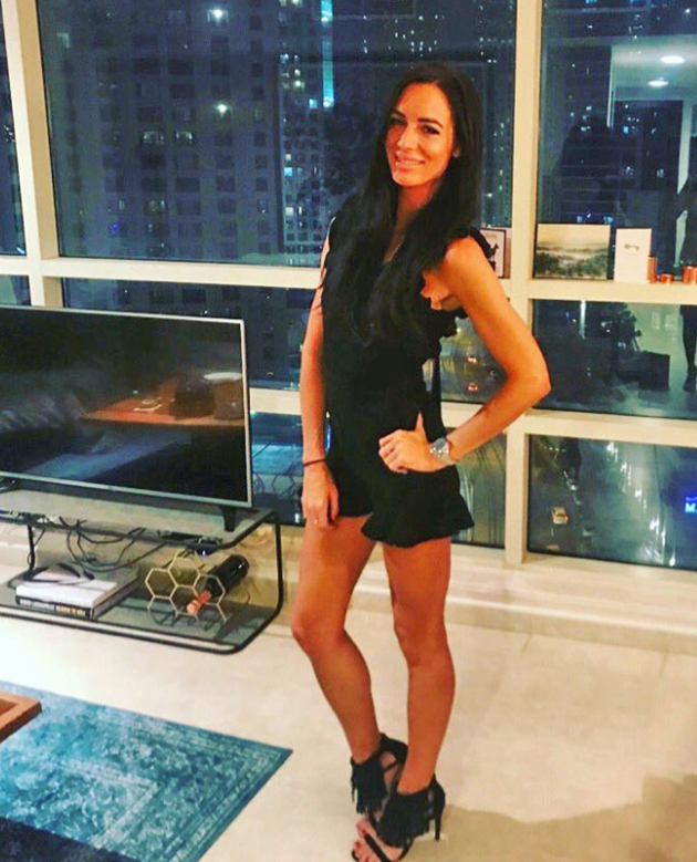 Cựu danh thủ Man United bị tình nghi bạo hành bạn gái Kate Greville. "Anh ấy đã có một sự nghiệp bóng đá lẫy lừng nhưng lại hoen ố bởi những scandal tình dục. Nó không ảnh hưởng gì đến tôi cả vì đơn giản tôi luôn chung thủy," Rhodri nhấn mạnh.