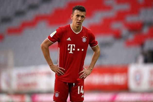 4. Ivan Perisic. Perisic là thế hệ vàng của bóng đá Croatia. Ngôi sao 31 tuổi nổi tiếng bởi tốc độ, khả năng thi đấu đa dạng trên hàng công. Perisic còn sở hữu khả năng chơi tốt cả 2 chân.