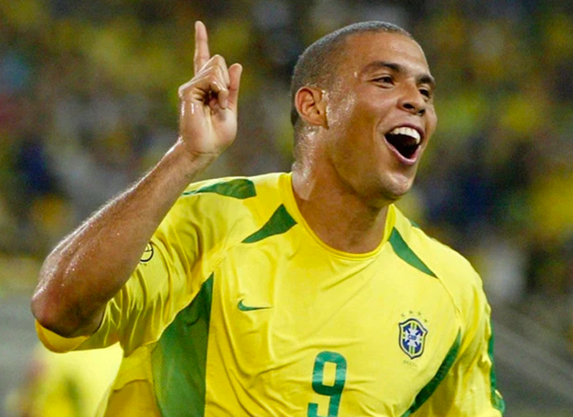 7. Ronaldo. Tiền đạo người Brazil được đánh giá là một trong những số 9 xuất sắc nhất mọi thời đại. Ronaldo vô địch World Cup 2002 trong màu áo Selecao.
