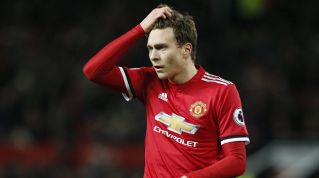 Trung vệ: Victor Lindelof (Man United). Ngôi sao 26 tuổi có màn trình diễn nhạt nhòa nơi trung tâm hàng thủ Man United. Chậm chạp trong các tình huống truy cản, mất tập trung ở vài thời điểm biến Lindelof trở thành gã hề ở nhiều trận đấu.