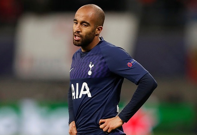 Tiền vệ: Lucas Moura (Tottenham Hotspur). Ngôi sao người Brazil trở thành "kẻ thừa" dưới triều đại Jose Mourinho. Moura đóng góp hạn chế vào lối chơi chung của Tottenham với 1 bàn sau 11 trận tại EPL.