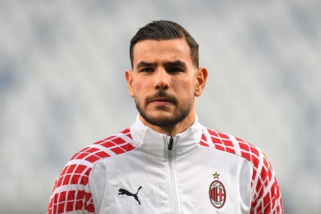 10. Theo Hernandez - AC Milan. Sau quãng thời gian đóng vai trò dự bị tại Real Madrid, Hernandez gia nhập AC Milan vào tháng 7 năm 2019. Kể từ đó đến nay, Hernandez dần chiếm vai trò quan trọng trong đội hình của HLV Stefano Pioli. Anh đóng góp 10 bàn thắng, 9 kiến tạo sau 54 trận.