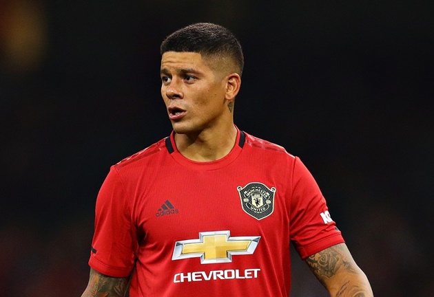 4. Marcos Rojo. Rojo cần học hỏi bài học kinh nghiệm từ Chris Smalling. Cầu thủ người Argentina sở hữu bề dày kinh nghiệm thi đấu phong phú nhưng không còn nằm trong kế hoạch của Ole.