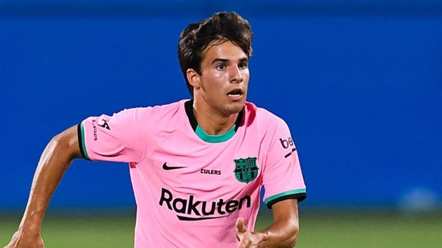 10. Riqui Puig. Puig sẽ không có tương lai nếu tiếp tục gắn bó với Barcelona. Tuyển thủ U21 Tây Ban Nha có vỏn vẹn 5 lần ra sân cho đội chủ sân Nou Camp và tất cả đều xuất phát từ băng ghế dự bị.