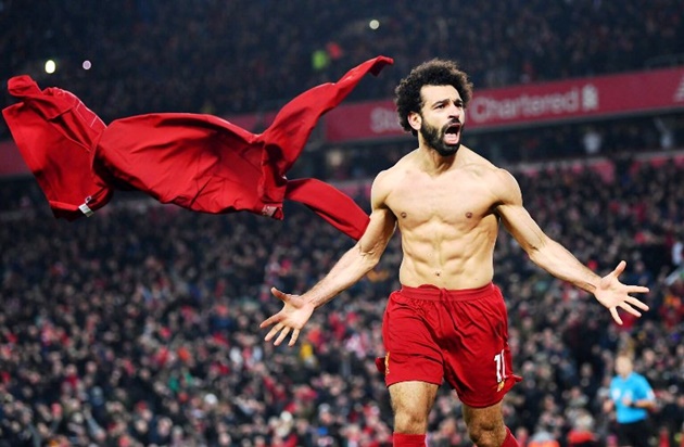 Tiền đạo lệch phải: Mohamed Salah (Liverpool). Ngôi sao người Ai Cập duy trì một phong độ ổn định xuyên suốt thời gian qua. Salah sở hữu 15 bàn thắng và 3 kiến tạo sau 1744 phút thi đấu.