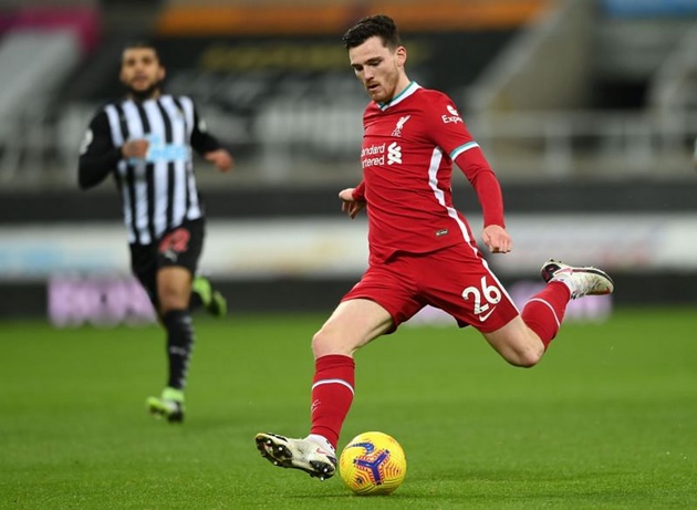 Hậu vệ trái: Andrew Robertson (Liverpool). Robertson là cơn lốc cánh phải xuất sắc tại Premier League. Ngôi sao 26 tuổi có khả năng công thủ toàn diện.