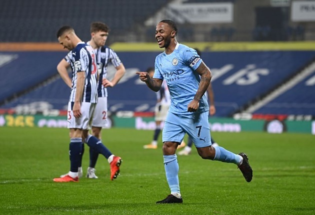 Tiền đạo lệch trái: Raheem Sterling (Man City). Tốc độ, những pha đi bóng lắt léo, đột phá là ưu điểm nổi bật nơi Sterling. Tuy nhiên, cầu thủ người Anh cần cải thiện độ hiệu quả ở khâu dứt điểm cuối cùng.
