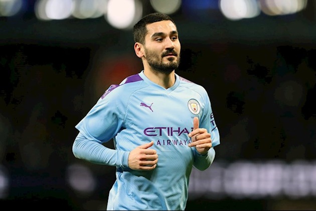 Tiền vệ trung tâm: Ilkay Gundogan (Man City). Trong bối cảnh Kevin de Bruyne ngồi ngoài bởi chấn thương, Gundogan sẽ đóng vai trò thiết yếu nơi tuyến giữa Man City. Ngôi sao người Đức là mẫu tiền vệ con thoi điển hình.