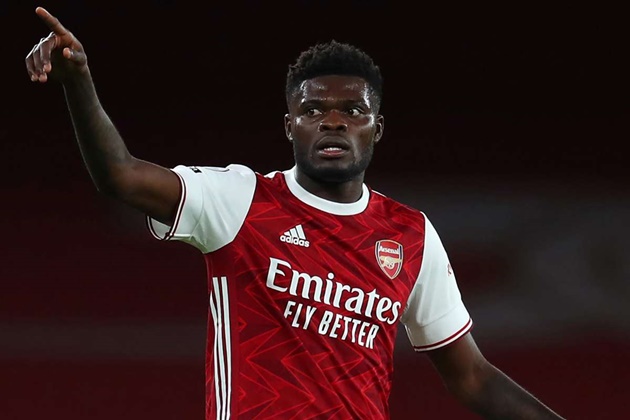 Tiền vệ phòng ngự: Thomas Partey (Arsenal - 50 triệu euro). Bản hợp đồng bom tấn của Arsenal trong kỳ chuyển nhượng hè đáp ứng khá tốt các yêu cầu về mặt chuyên môn. Tuy nhiên chấn thương dai dẳng đã khiến anh bỏ lỡ khá nhiều trận đấu mùa này.