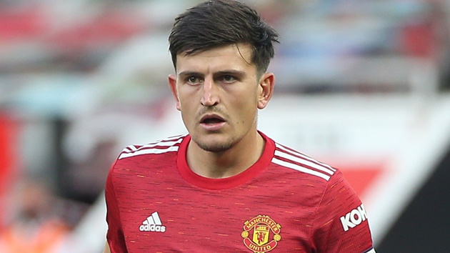 Trung vệ: Harry Maguire. Tuyển thủ quốc gia Anh là trụ cột nơi hệ thống phòng ngự Man United thời điểm hiện tại. Maguire được kỳ vọng sẽ tỏa sáng trước Chelsea.
