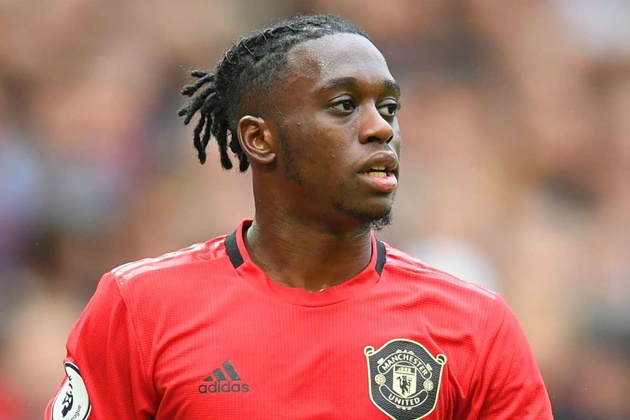 Hậu vệ phải: Aaron Wan-Bissaka. Cựu sao Cryatal Palace sở hữu những cú tắc bóng chuẩn xác, đầy mạnh mẽ. Wan-Bissaka cần thi đấu với hơn 100% phong độ để đảm bảo an toàn cho hành lang phải Man United.