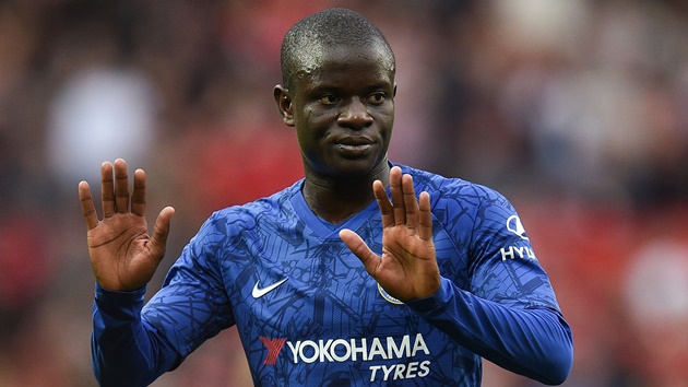 Tiền vệ trung tâm: N'Golo Kante. Nhà vô địch thế giới 2018 đảm bảo cho tuyến giữa Chelsea chắc chắn, mang đến chất thép cần thiết cùng khả năng pressing cho lối chơi của The Blues.