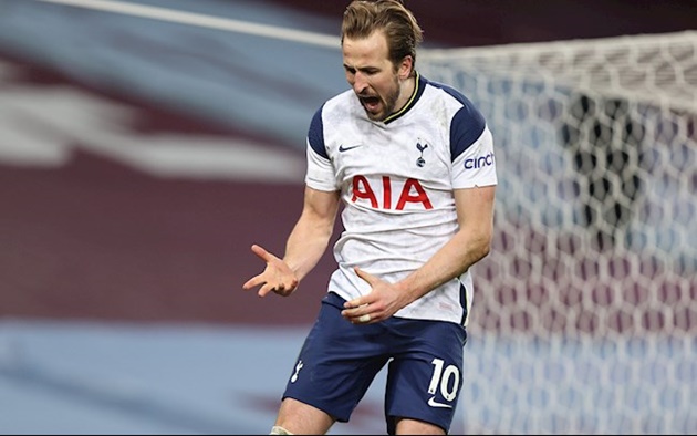 1. Harry Kane. Theo số liệu thống kê, chân sút người Anh in dấu giày trực tiếp vào 30 bàn thắng mùa này của Tottenham Hotspur, bao gồm 17 bàn thắng và 13 kiến tạo. Mối liên kết tuyệt vời giữa anh và Son Heung-min giúp Gà trống sở hữu cặp song sát bá đạo.