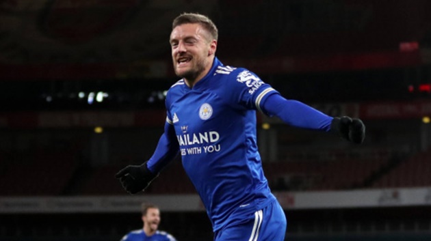 4. Jamie Vardy. Ở tuổi 34, Vardy vẫn thể hiện tần suất ghi bàn ấn tượng trong màu áo Leicester City. Anh là một trong những số 9 đáng chú ý nhất ngoài nhóm Big Six Premier League với 12 bàn thắng và 7 kiến tạo.