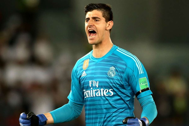 Thủ môn: Thibaut Courtois. Từ một ngôi sao từng nhận về vô vàn chỉ trích, ngôi sao người Bỉ đã nhanh chóng tìm lại phong độ với hàng loạt những pha cứu thua xuất sắc.