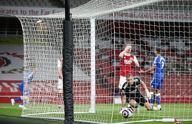 Sai lầm cá nhân tai hại của thủ thành Bernd Leno ở phút thứ 76 đánh sập hy vọng có điểm của Pháo thủ thành London. Thủ thành người Đức để bóng lọt qua 2 tay 2 chân sau đường căng ngang vào khu vực 16m50 Arsenal của Richarlison.