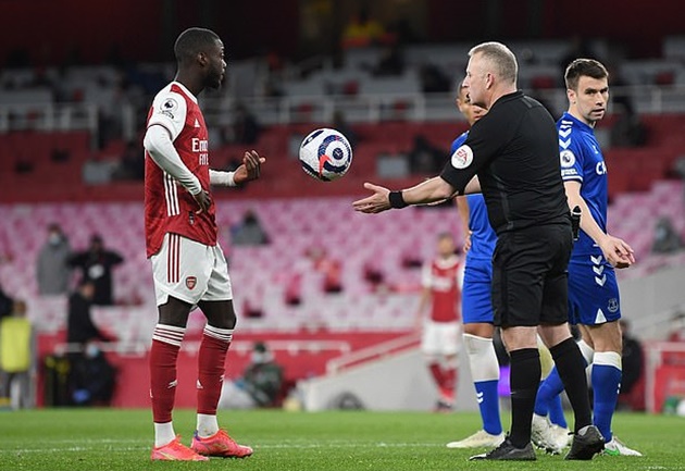 Arsenal đã có thể tránh được 1 trận thua nếu họ được hưởng quả 11m ở phút thứ 51. Nicolas Pepe sẵn sàng thực hiện nhiệm vụ, tuy nhiên trọng tài chính Jonathan Moss đã tước quyền hưởng 11m của Pháo thủ.