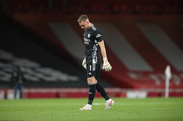 Sai lầm của Leno khiến Arsenal trả giá đắt.