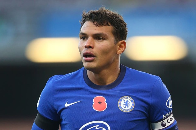 Đồng hành cùng Rudiger nơi hàng thủ sẽ là Thiago Silva. Bởi kinh nghiệm cùng khả năng thúc đẩy tinh thần của cựu đội trưởng Paris Saint-Germain là điều thực sự cần thiết cho một tập thể giàu khát khao như Chelsea.