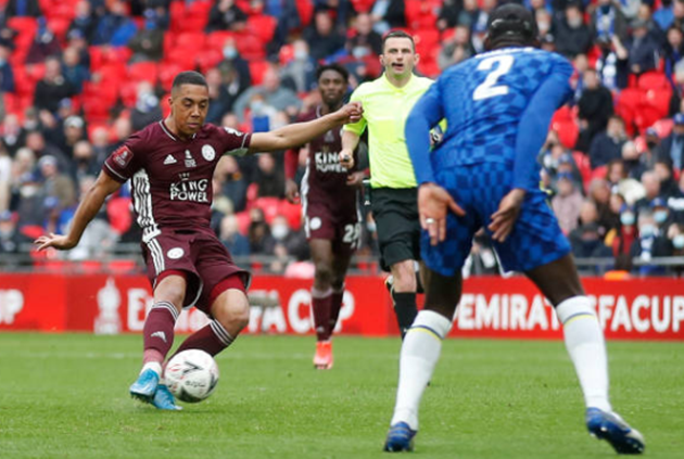 Youri Tielemans ấn định chiến thắng chung cuộc 1-0 cho Leicester.