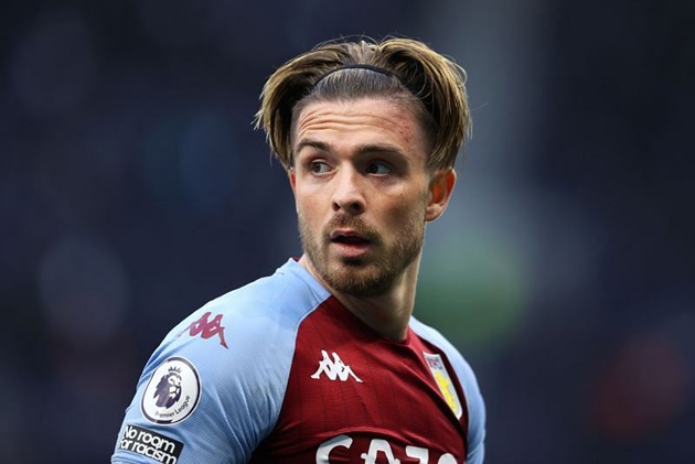 8. Jack Grealish - Aston Villa. Đội trưởng Aston Villa tiếp tục có mùa giải chói sáng khi được HLV Dean Smith bố trí chơi ở vai trò tiền vệ lệch trái hoặc hộ công. Ngôi sao 25 tuổi sở hữu 6 bàn thắng và 10 kiến tạo ở Premier League 2020/2021.
