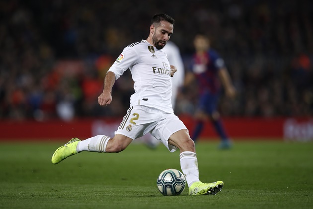 Hậu vệ phải: Dani Carvajal. Ở tuổi 29, Carvajal vẫn là quân bài hữu dụng của Los Blancos ở vị trí hậu vệ phải.