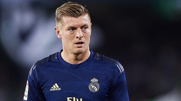 Tiền vệ trung tâm: Toni Kroos. Ngôi sao người Đức sở hữu khả năng chuyền bóng bậc thầy.