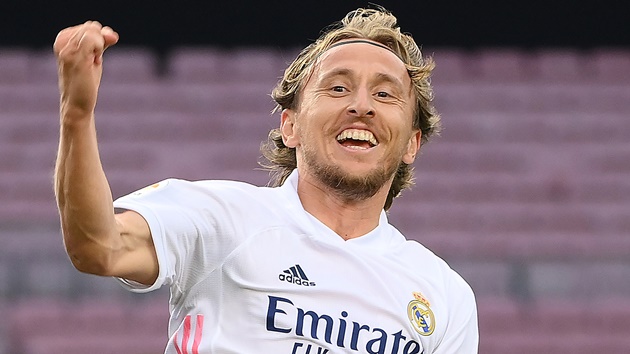 Tiền vệ trung tâm: Luka Modric. Ở tuổi 35, Modric vẫn đem đến màn trình diễn đẳng cấp đều đặn mỗi tuần.
