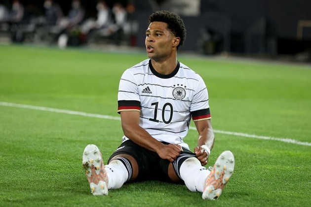 Tiền đạo: Serge Gnabry. Gnabry hứa hẹn đóng vai trò nòng cốt trên hàng công tuyển Đức. Cựu sao Arsenal sở hữu 15 bàn thắng sau 21 trận đấu trong màu áo Những cỗ xe tăng Đức.