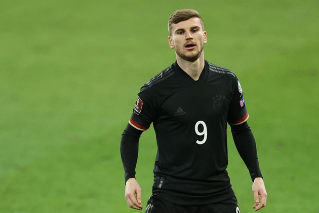 Tiền đạo: Timo Werner. Đức thiếu một trung phong cắm chất lượng và Werner là sự lựa chọn khả dĩ nhất vào lúc này trong tay HLV Low. Ngôi sao Chelsea nổi bật bởi khả năng chọn vị trí, di chuyển không bóng thông minh.