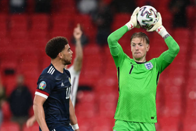 Jordan Pickford đã bắt chính cho Everton và đội tuyển Anh thời gian qua.