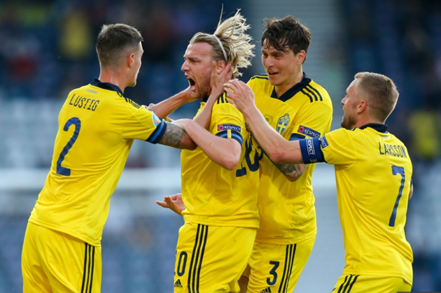 Tiền vệ Emil Forsberg gỡ hòa 1-1 cho Thụy Điển ở phút thứ 43. Ngôi sao 29 tuổi có màn trình diễn xuất sắc nơi hàng tiền vệ đội nhà. Bên cạnh bàn thắng gỡ hòa, Forsberg còn có 2 lần đưa bóng chạm cột dọc và xà ngang khung thành Ukraina.