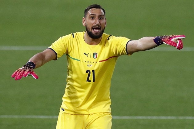 Với đôi găng tay đặc biệt Adidas Predator, Donnarumma bay lượn giúp tuyển Ý giữ sạch lưới 3 trận vòng bảng EURO 2020.