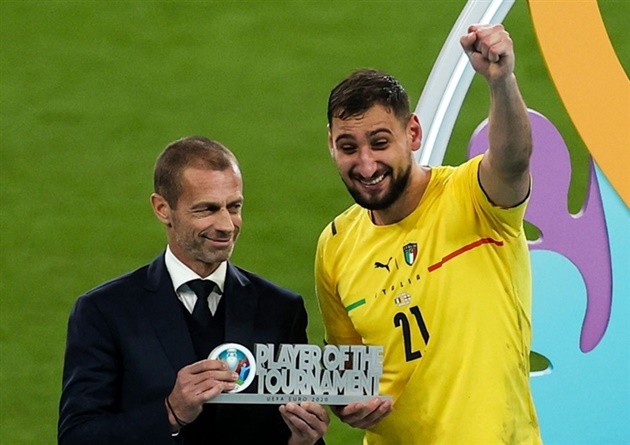 Sau trận chung kết trên SVĐ Wembley, Donnarumma nhận danh hiệu Cầu thủ xuất sắc nhất giải đấu.