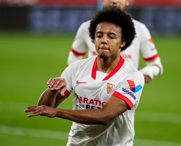 Kounde trong màu áo Sevilla.